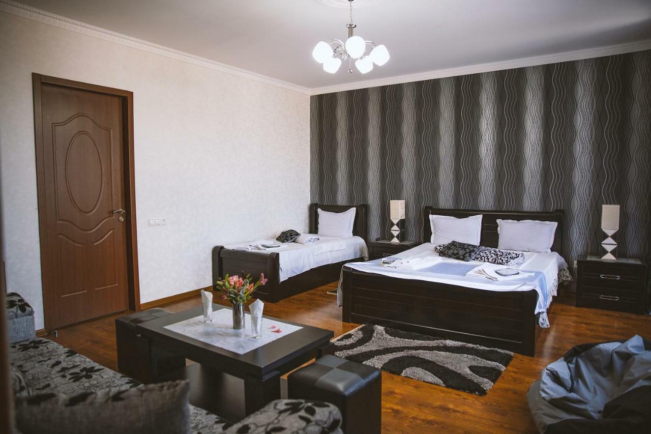 Family Hotel Parajanov Tiflis Exterior foto