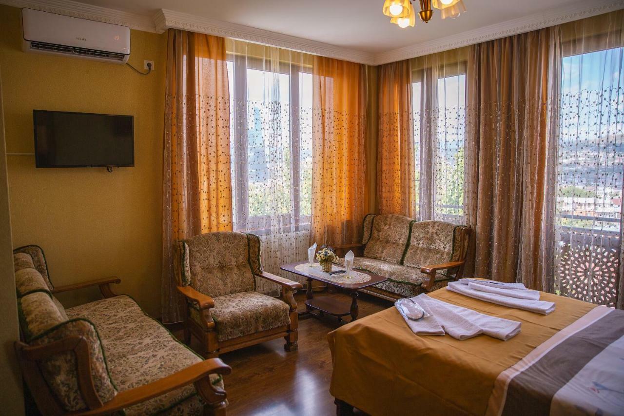Family Hotel Parajanov Tiflis Exterior foto