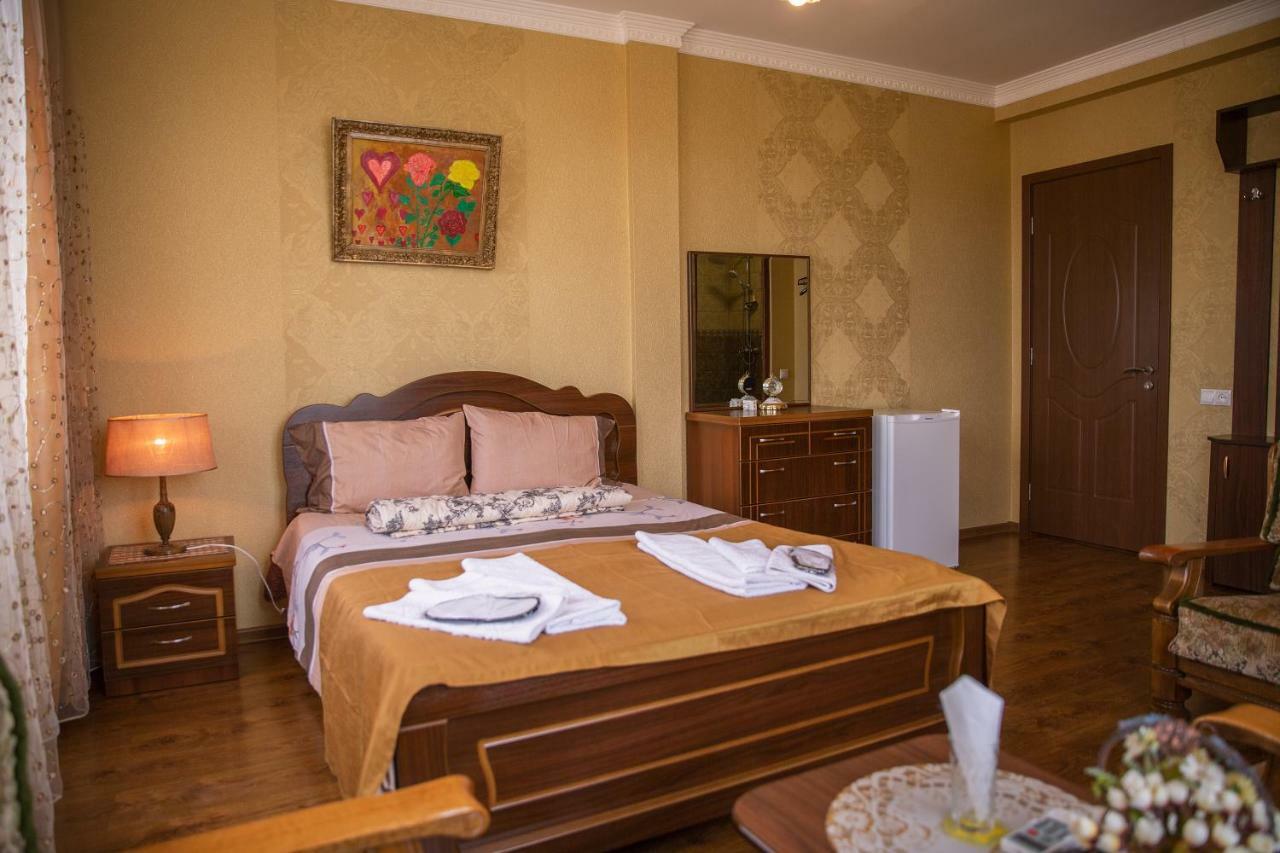 Family Hotel Parajanov Tiflis Exterior foto