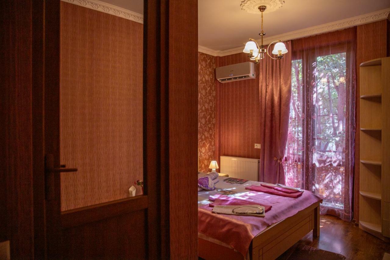 Family Hotel Parajanov Tiflis Exterior foto